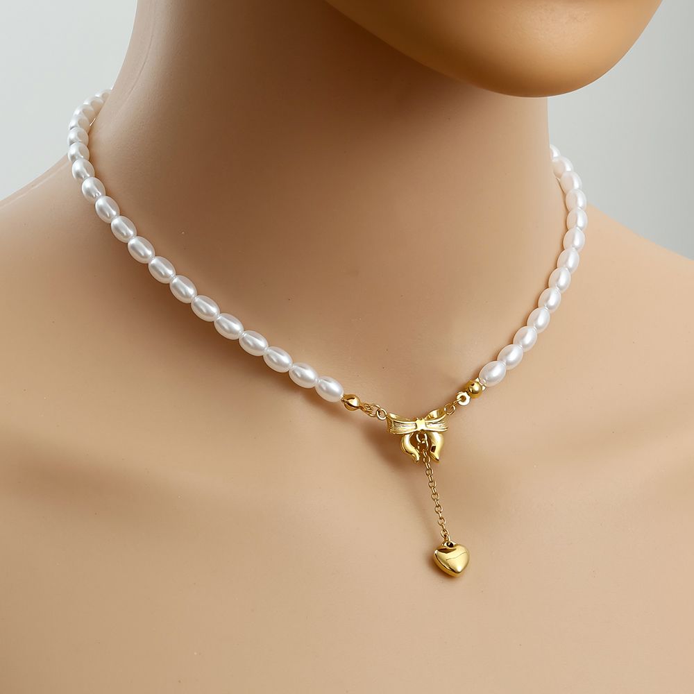 Bowtie With Heart In Pearl Halskatte