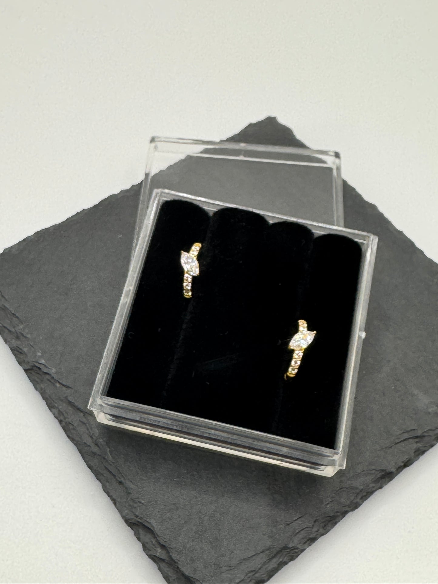 Elegante 10 mm Kreolen mit Marquose-Cubic-Zirkonia